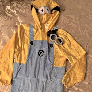 Minions costume with goggles